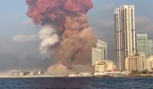 В порту Бейрута произошел мощнейший взрыв– основное фото
